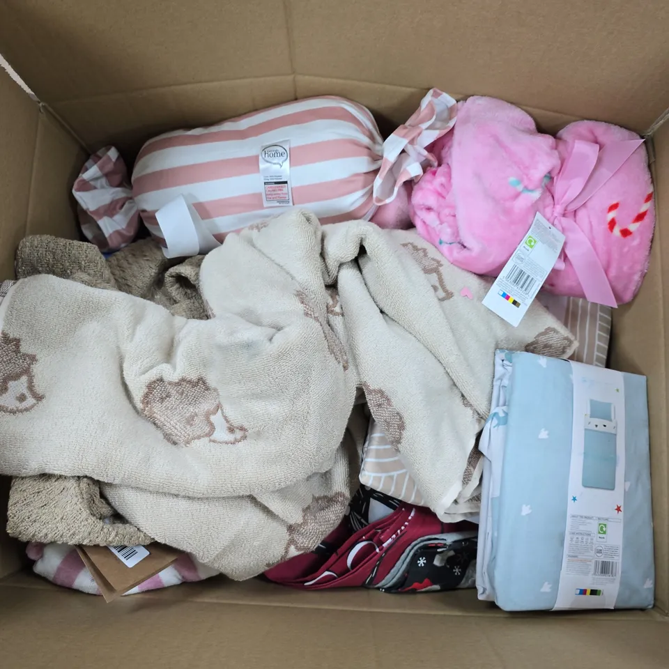 APPROXIMATELY 15 ASSORTED HOMEWARE ITEMS TO INCLUDE SOFT TOUCH DUVET SET SINGLE, TODDLER DINO DUVET SET, PINK THROW, ETC
