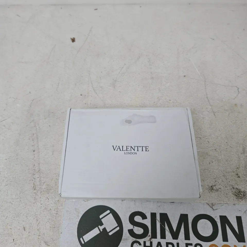 VALENTTE LONDON FRAGRANCE GIFT SET WITH CANDLE, REED DIFFUSER STICKS & MINI PERFUME BOTTLE