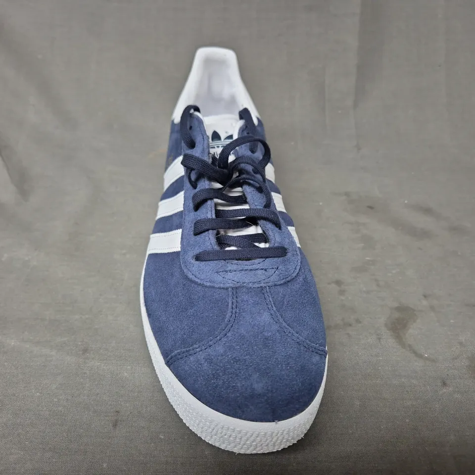 BOXED PAIR OF ADIDAS GAZELLE SHOES IN BLUE/WHITE UK SIZE 11