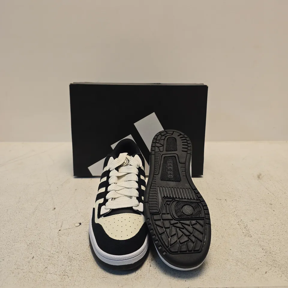 ADIDAS RAPID COURT LOW SNEAKERS – BLACK/WHITE, UK 6.5 (US 7) – BOXED