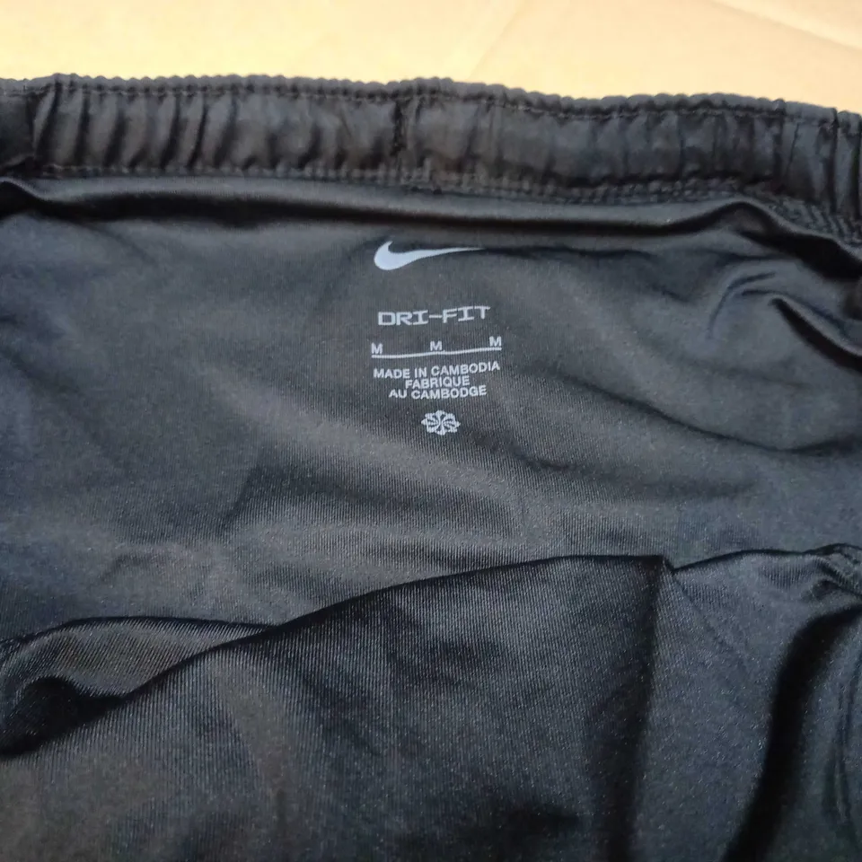 NIKE DRI-FIT BLACK FITNESS SHORTS - MEDIUM