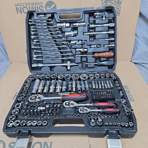 SOCKET SET AND WRENCH TOOL KIT IN BLACK CASE