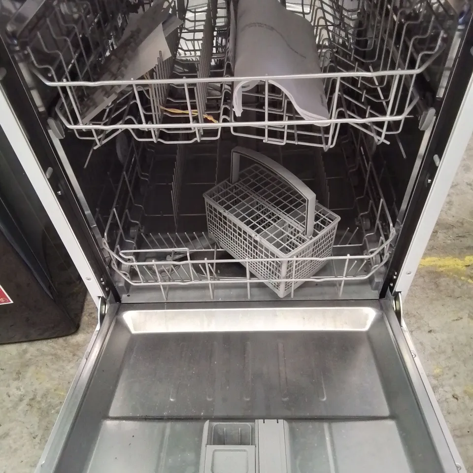 COMFEE' SLIMLINE FREESTANDING DISHWASHER FD934B-W - WHITE COLLECTION ONLY