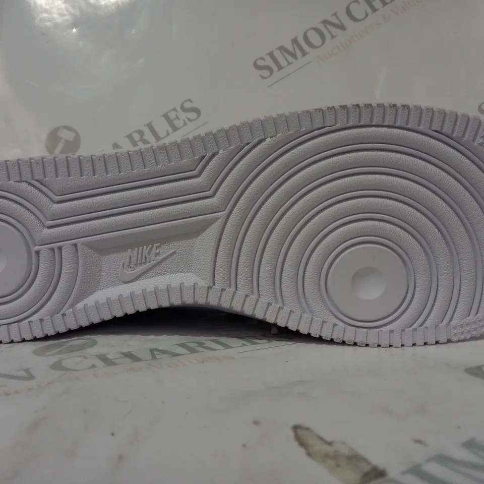 PAIR OF NIKE AIR FORCE 1 SHOES IN WHITE UK SIZE 9