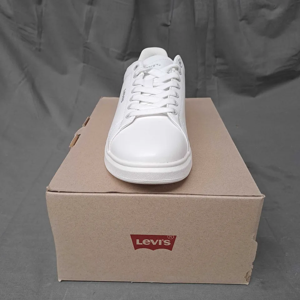 BOXED PAIR OF LEVIS ELLIS 2.0 BRILLIANT WHITE SIZE 7.5