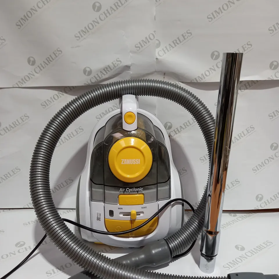 ZANUSSI COMPACT GO II VACUUM CLEANER