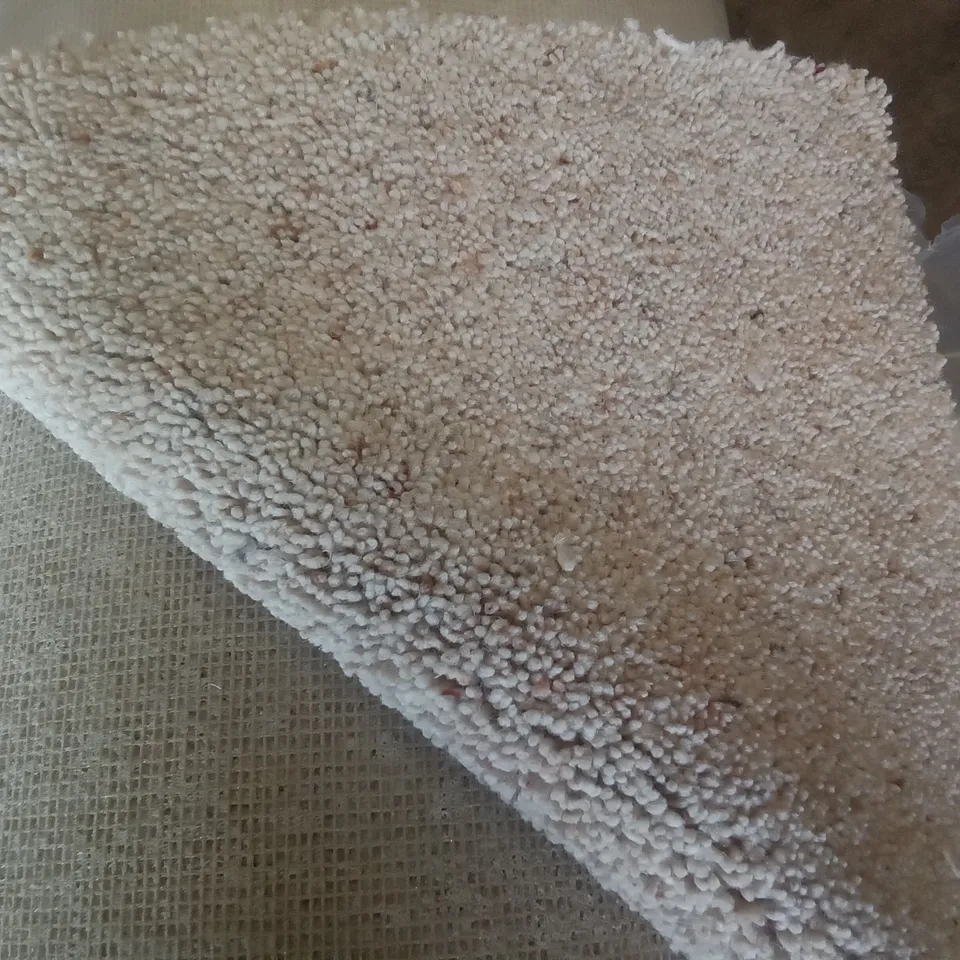 ROLL OF QUALITY STRATHMORE BERBER BRIGHT SKIES CARPET 6.8×4M