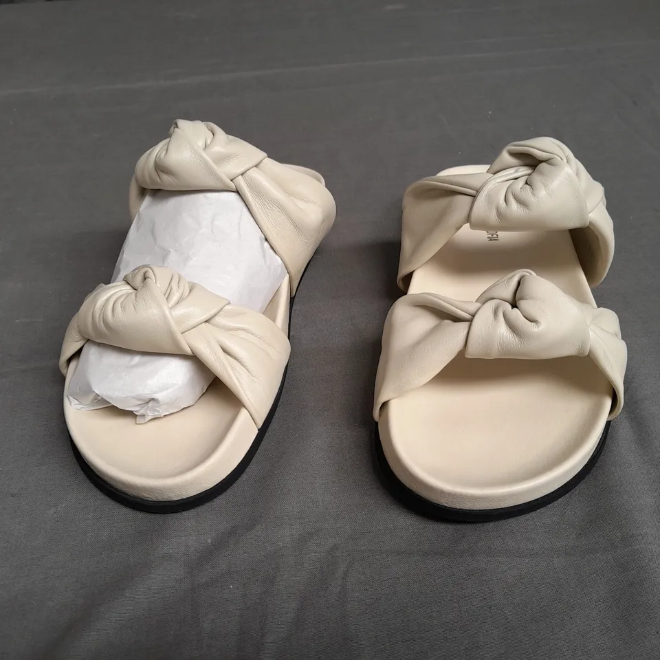 BOXED PAIR OF SAINT+SOFIA KNOT SANDALS SIZE UK 5