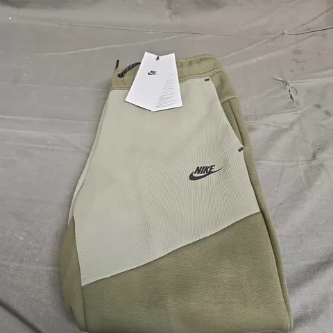 NIKE TECH FLEECED TRACKSUIT BOTTOMS - SIZE XL - KIDS