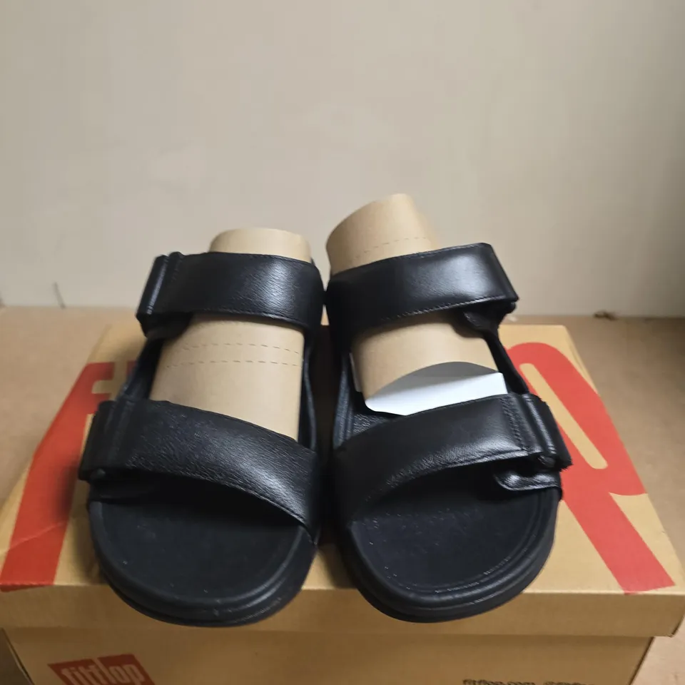 BOXED PAIR OF FITFLOP WOMEN'S BLACK LEATHER SANDALS – DOUBLE-STRAP - UK SIZE 8