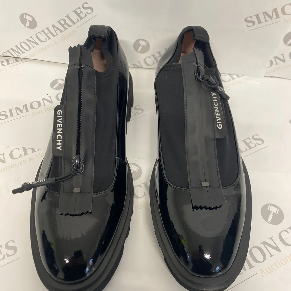 PAIR OF GIVENCHY BLACK SHOES SIZE 42