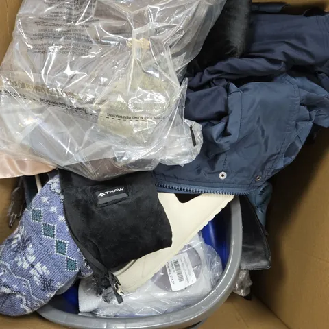 APPROXIMATELY 20 ASSORTED HOUSEHOLD PRODUCTS TO INCLUDE MOP BUCKET, CLOTHING, HANDHELD FAN ETC 
