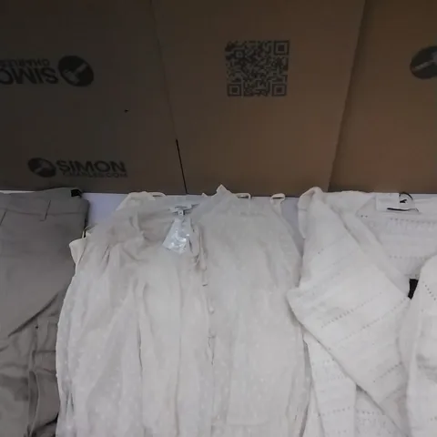 A PALLET TO CONTAIN APPROXIMATELY 100 BRAND NEW DESIGNER WOMEN'S CLOTHES WHICH INCLUDE; JEANS, TOPS, VEST TOP, CARDIGANS ETC