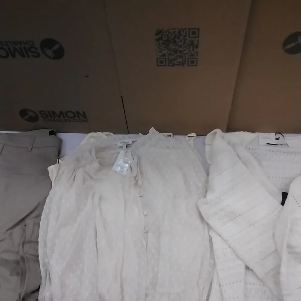 A PALLET TO CONTAIN APPROXIMATELY 100 BRAND NEW DESIGNER WOMEN'S CLOTHES WHICH INCLUDE; JEANS, TOPS, VEST TOP, CARDIGANS ETC