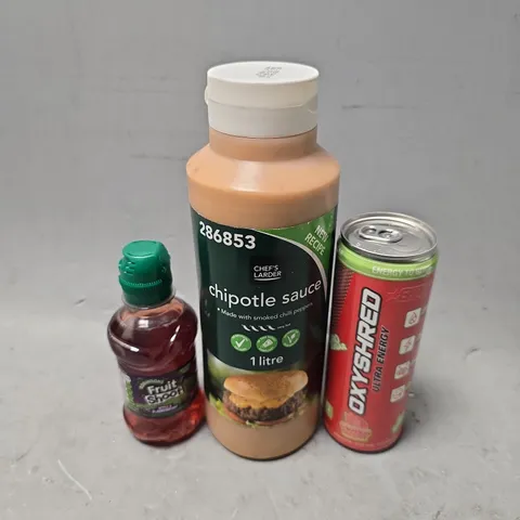 APPROXIMATELY 10 ASSORTED FOOD & DRINK ITEMS TO INCLUDE - FRUIT SHOOT , CHIPOTLE SAUCE , OXYSHRED GUAVA PARADISE