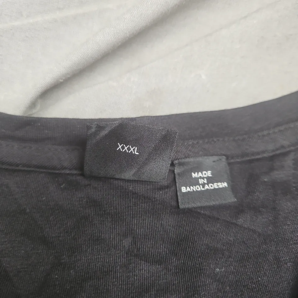 HUGO BOSS T-SHIRT – BLACK, UK XXXL 