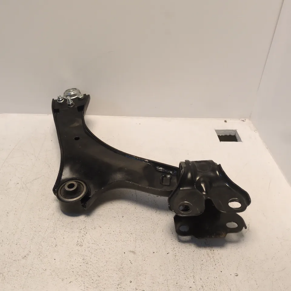 VEHICLE SUSPENSION CONTROL ARM WITH BALL JOINT (USED) - LEFT