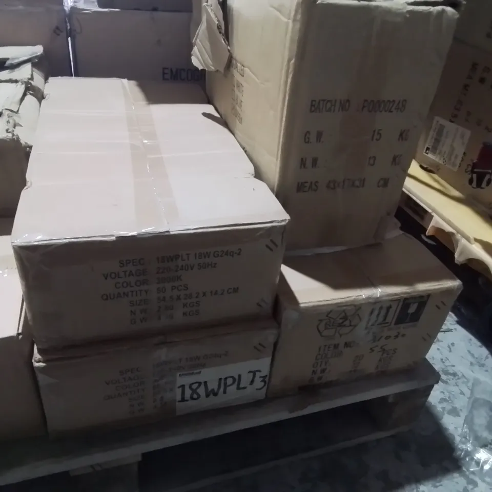 PALLET CONTAINING 9 MULTIPACK BOXES OF ASSORTED LIGHTING ITEMS TO INCLUDE EMCOLITE SUSPENSION LIGHTS, WIRED SPOTLIGHTS AND SUNBEAM BULBS