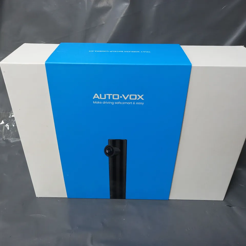 BOXED AUTO VOX WIRELESS BACKUP CAMERA KIT