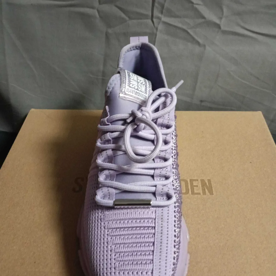 BOXED PAIR OF STEVE MADDEN WOMEN'S MAXILLA SNEAKERS – UK SIZE 5
