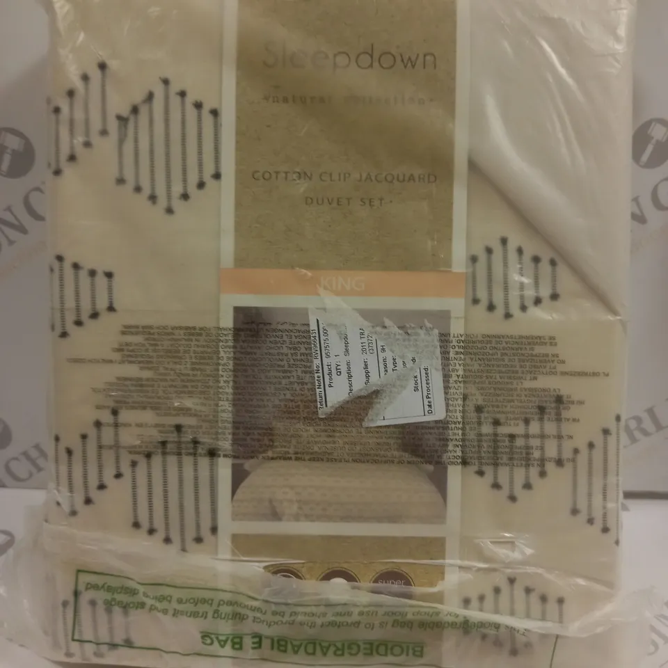 SLEEPDOWN COTTON CLIP JACQUARD DUVET SET IN KING 