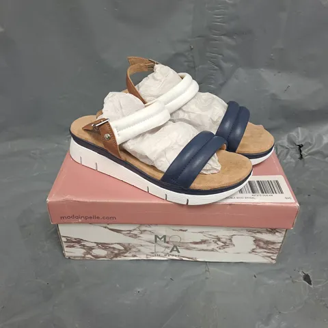BOXED PAIR OF MODA IN PELLE AEDRIENNE SANDALS IN NAVY/TAN - SIZE 4