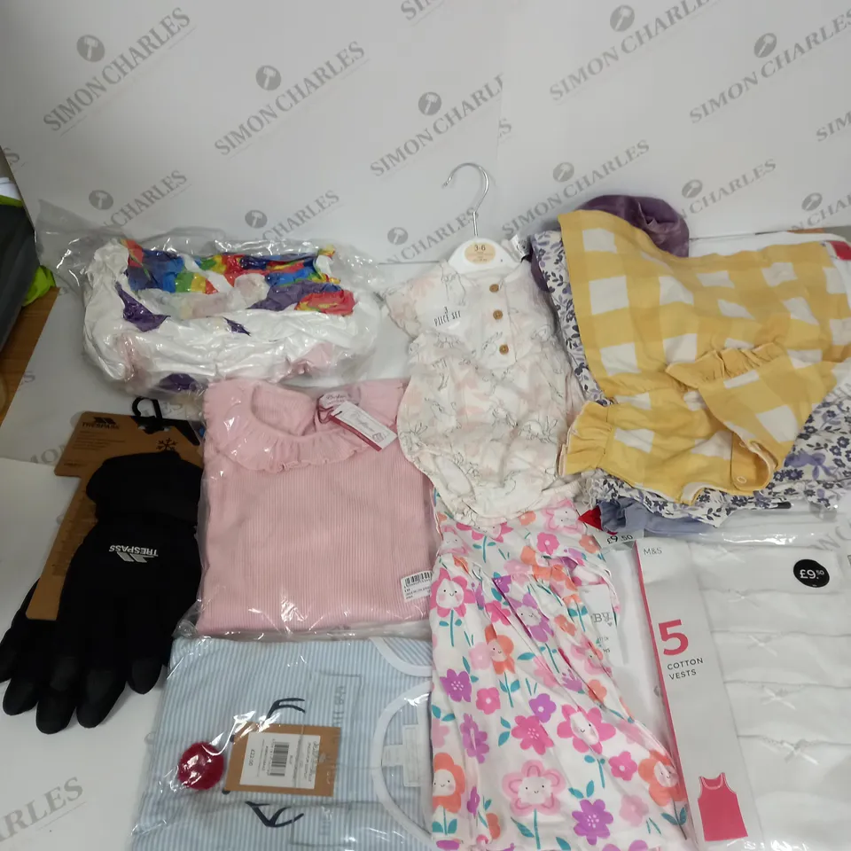 MEDIUM  BOX OF ASSORTED KIDS CLOTHING ITEMS TO INCLUDE BAGS, BABY GROWS AND DRESSES