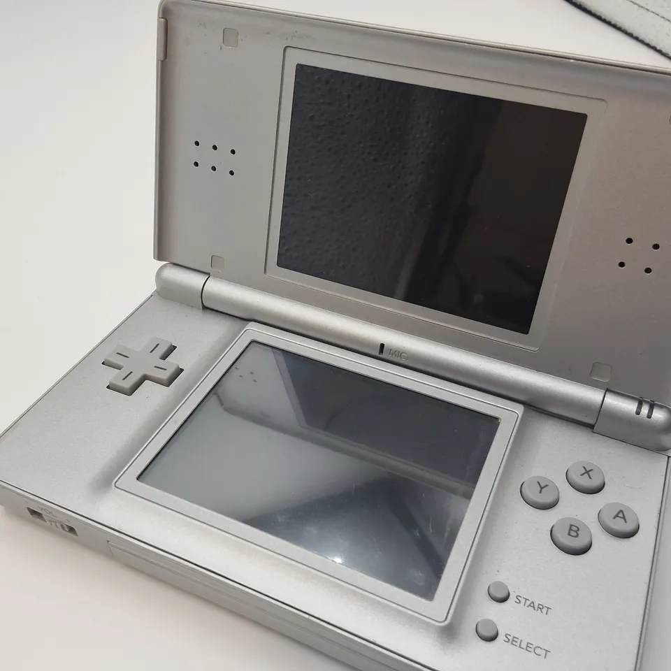 UNBOXED NINTENDO DS LITE IN SILVER - USG 001