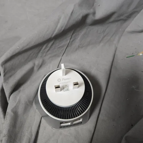 BOX OF APPOXIMATELY 7 ASSORTED ELECTRICAL ITEMS INCLUDING PANASONIC BLU RAY DISC PLAYER AND PLUME PLUG IN 