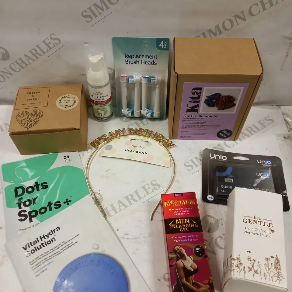 BOX OF APPROXIMATELY 20 ASSORTED HEALTH AND BEAUTY PRODUCTS TO INCLUDE BEE GENTLE HAND LOTION, TEETH CLEANING MOOSE, DR.JART SHEET MASK ETC