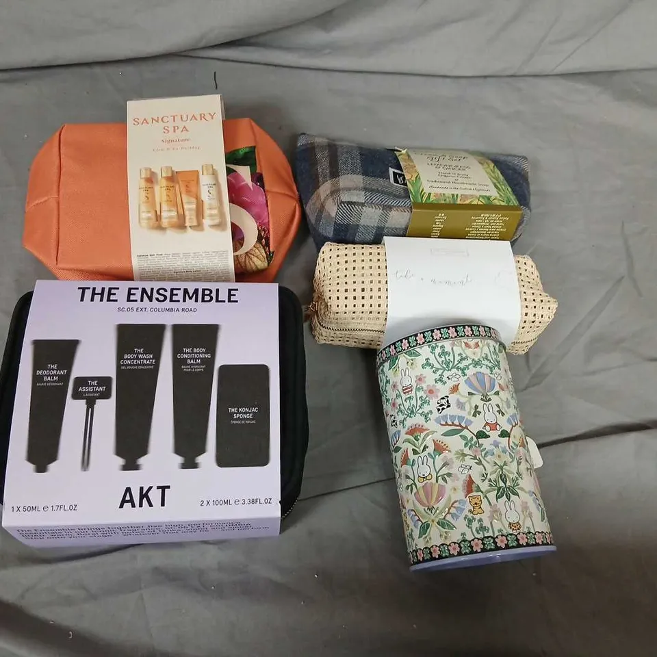 FIVE ASSORTED COSMETIC GIFT SETS TO INCLUDE; KATH KIDSTON, SANCTUARY SPA, AKT AND HIGHLAND SOAP CO