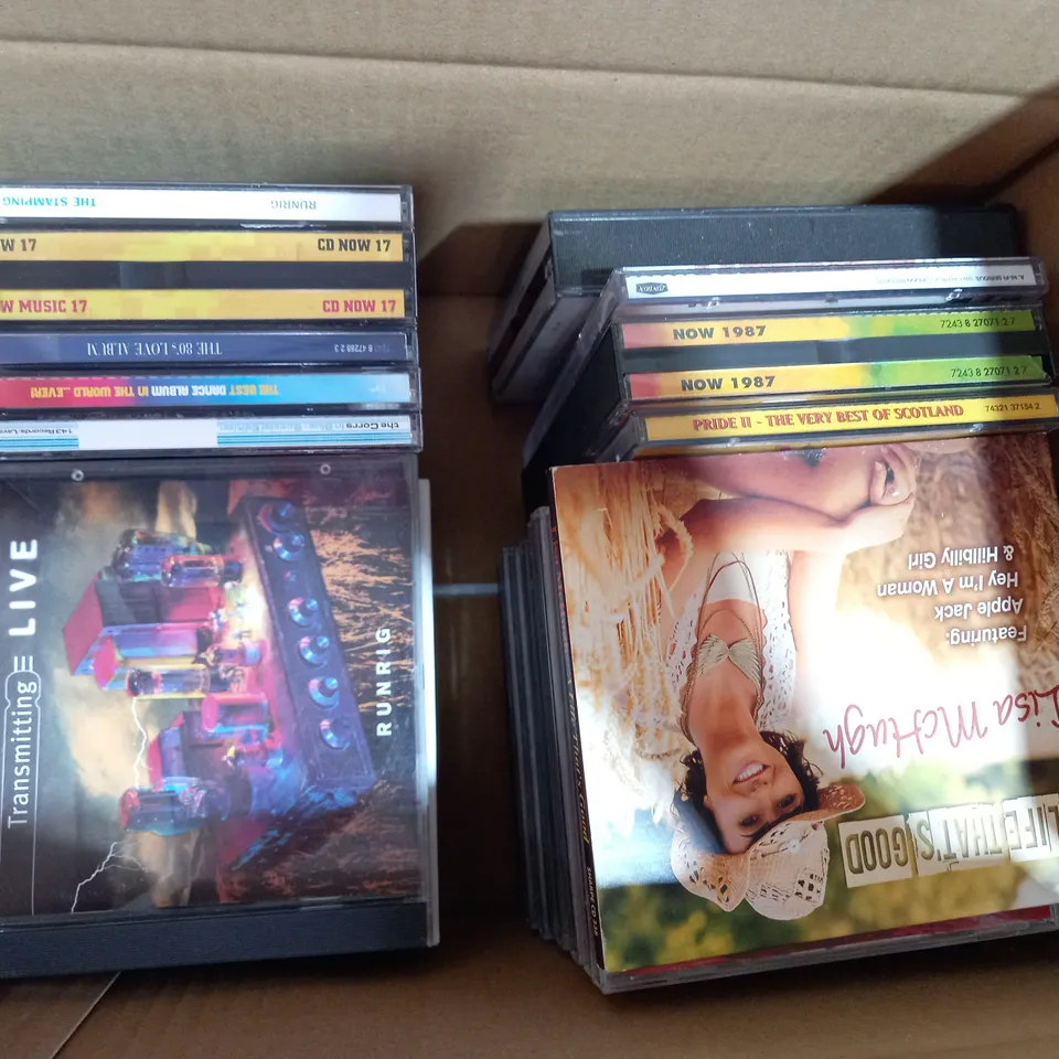 BOX OF APPROXIMATELY 20 ASSORTED HOUSEHOLD ITEMS TO INCLUDE BEST OF BON JOVI CROSSROAD CD, THE VERY BEST OF ROD STEWART DC, MICHAEL BUBLÉ IT'S TIME CD, ETC