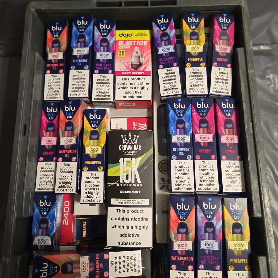 APPROXIMATELY 25 ASSORTED E-CIGARETTE & VAPING ITEMS IN VARIOUS BRANDS 