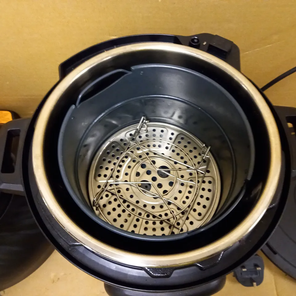 INSTANT POT DUO CRISP + AIR FRYER 8L MULTICOOKER