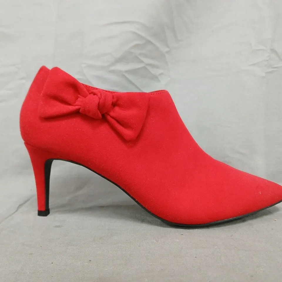 BOXED PAIR OF NEW LOOK POINTED TOE STILETTO HEEL SHOES IN RED SIZE UK 6