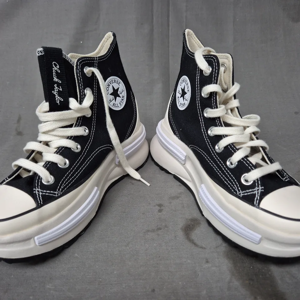 BOXED PAIR OF CONVERSE SHOES IN BLACK/CREAM UK SIZE 3.5