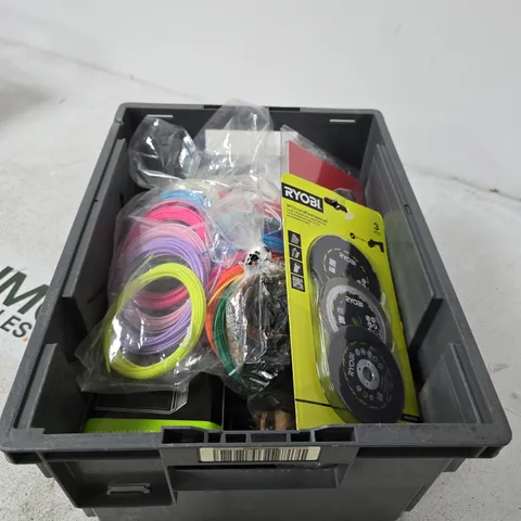 BOX CONTAINING A MIX OF 15 ASSORTED ITEMS INCLUDING TOOL BLADE, SLAB SLEEVES, METAL PARTS ETC.