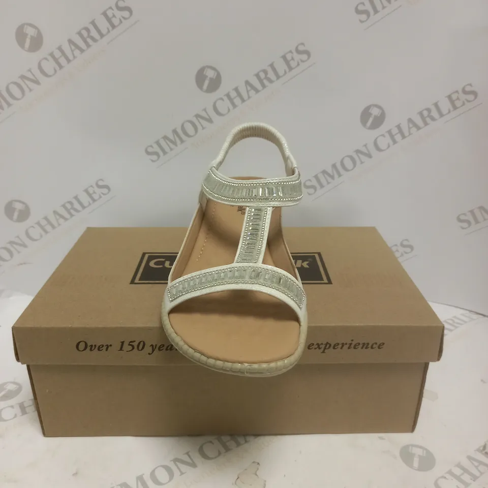 BOXED PAIR OF CUSHION WALK DIAMANTE T BAR SANDALS - 5