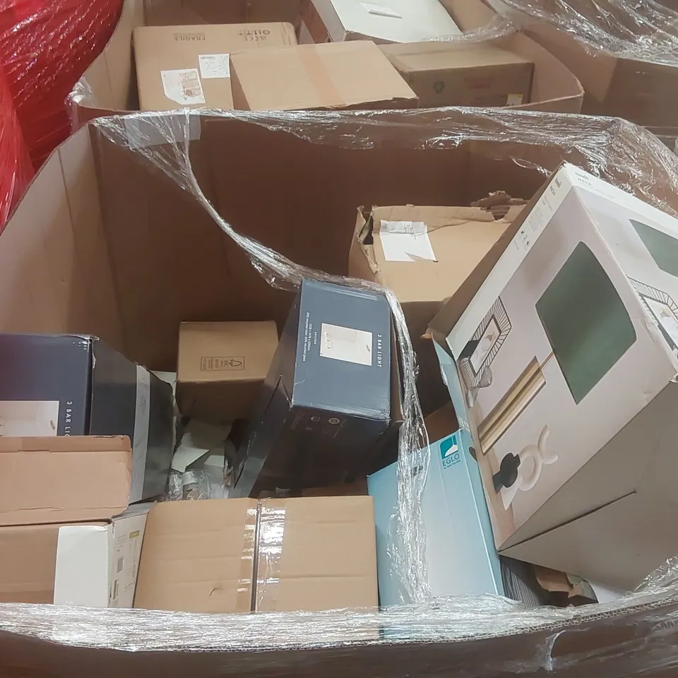 PALLET CONTAINING A VERY LARGE QUANTITY OF ASSORTED DESIGNER LIGHTING PRODUCTS INCLUDING: 3 BAR LIGHT, CEILING LIGHTS, TOUCH TABLE LAMP ECT