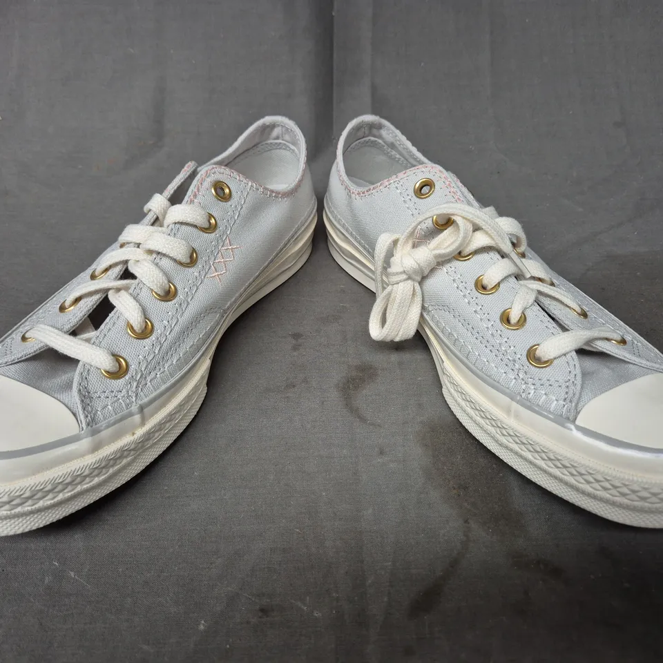 BOXED PAIR OF CONVERSE SHOES IN GREY UK SIZE 7