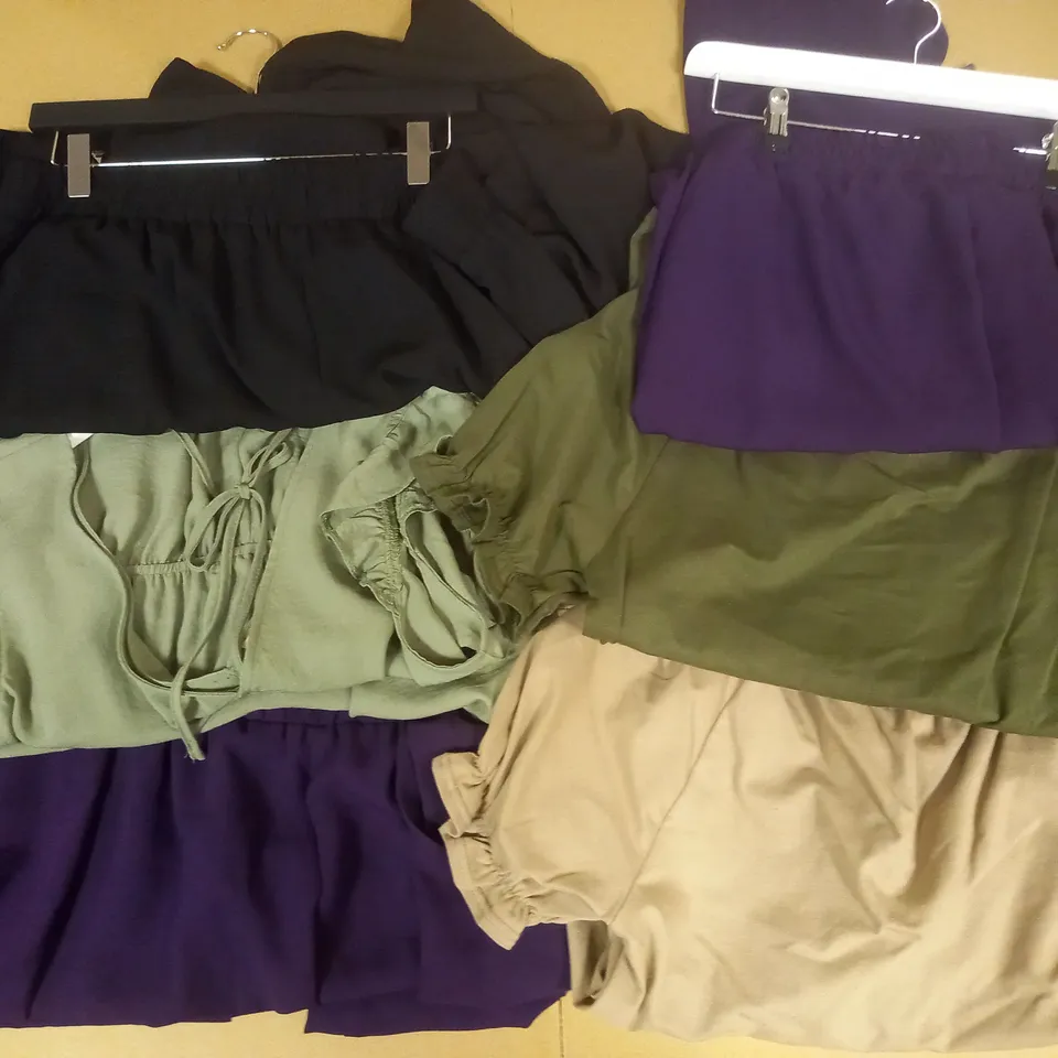 BOX OF APPROX 6 ASSORTED ITEMS OF MAISON DE NIMES CLOTHING IN VARIOUS SIZES AND STYLES