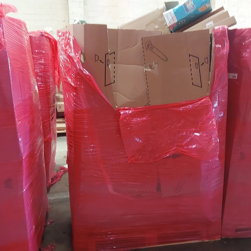 PALLET OF ASSORTED ITEMS INCLUDING: OFFICE CHAIR, INFLATABLE POOLS, REPTILE CAGE, ARTIFICIAL LEAF DECORATIONS, SEAT CUSHION ECT