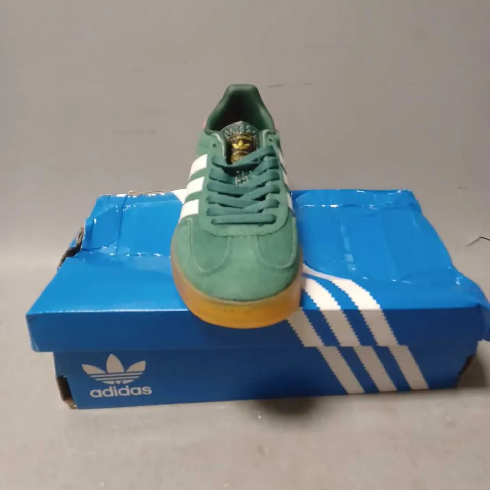 BOXED PAIR OF ADIDAS GAZELLE TRAINERS - 4.5