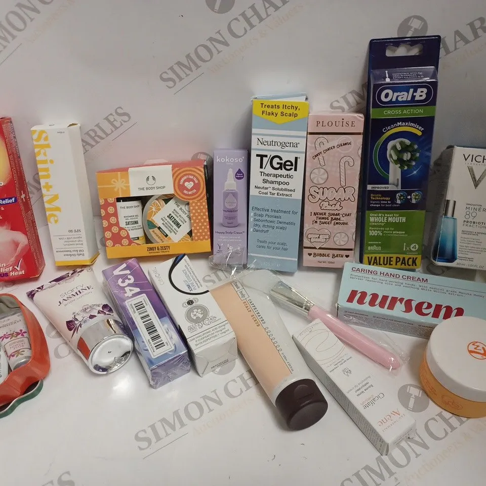 APPROXIMATELY 20 ASSORTED HEALTH AND BEAUTY ITEMS INCLUDING VICHY MINERAL 89, THE BODY SHOP SET, FRANK BODY