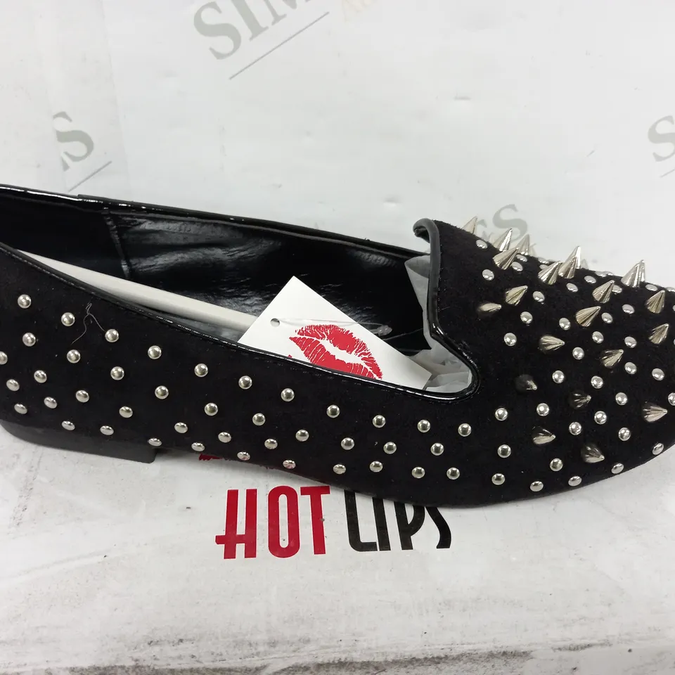 FLAT HEELED BLACK SPIKEY SHOE SIZE 5