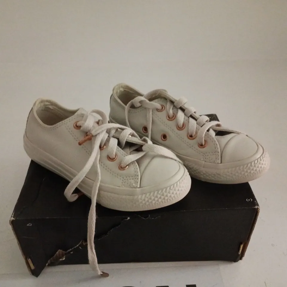 CONVERSE JUNIOR TRAINERS UK 11 JUNIOR BOXED