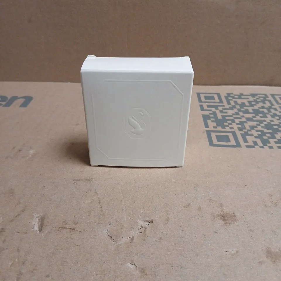 SWAROVKSI GOLD-TONE PAVÉ HOOP EARRINGS – SMALL HOOPS, PRESENTATION BOX