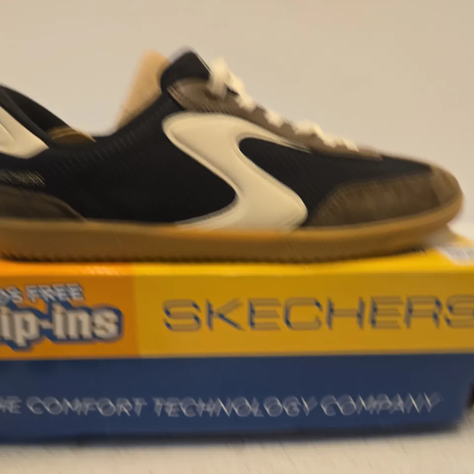 BOXED PAIR OF SKECHERS SLIP-ONS (UK 7 / US 10) – MEN'S FOOTWEAR, BOXED
