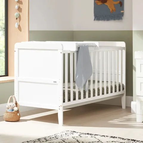 BOXED TUTTI BAMBINI RIO COT BED WITH COT TOP CHANGER - WHITE (1 BOX)