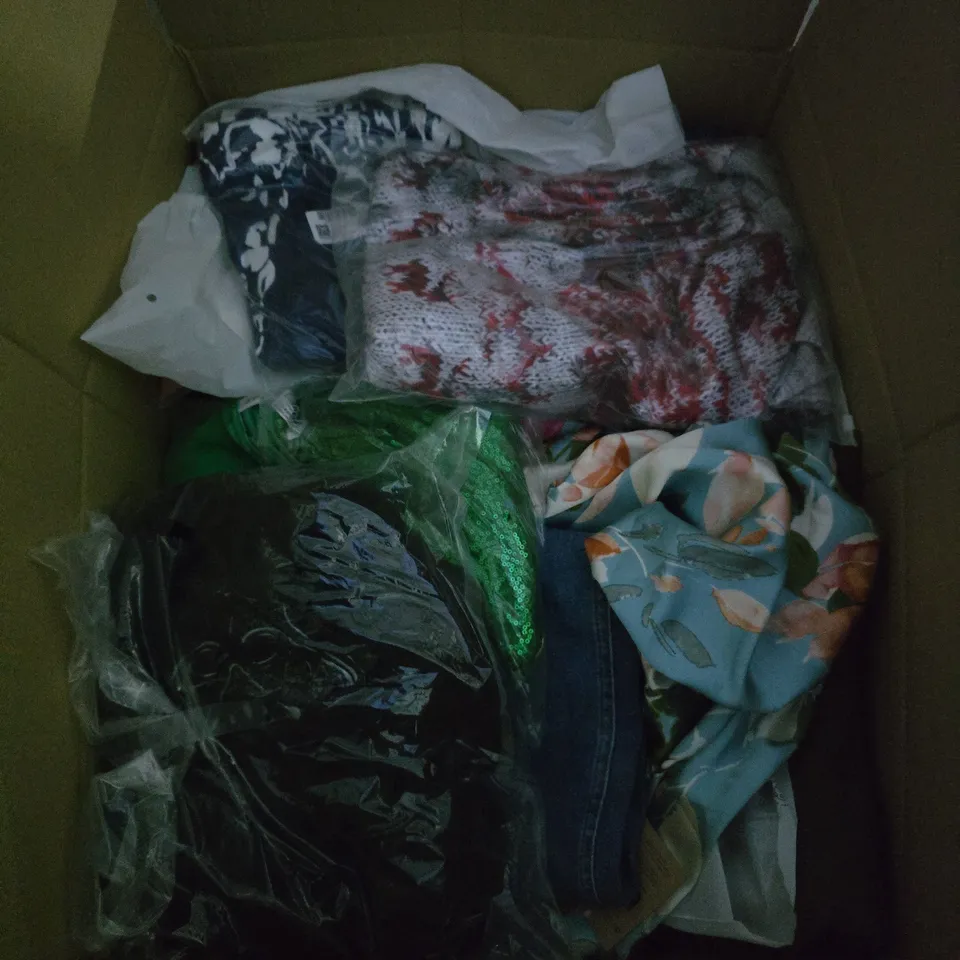 APPROXIMATELY 25 ASSORTED CLOTHING AND FASHION PRODUCTS IN VARIOUS STYLES AND SIZES - COLLECTION ONLY